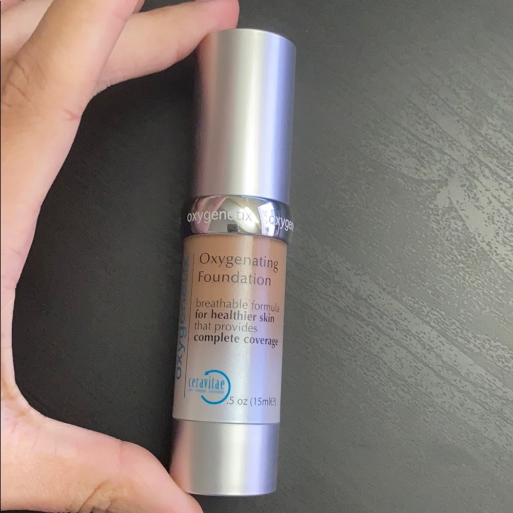 Oxygenetix Foundation in walnut